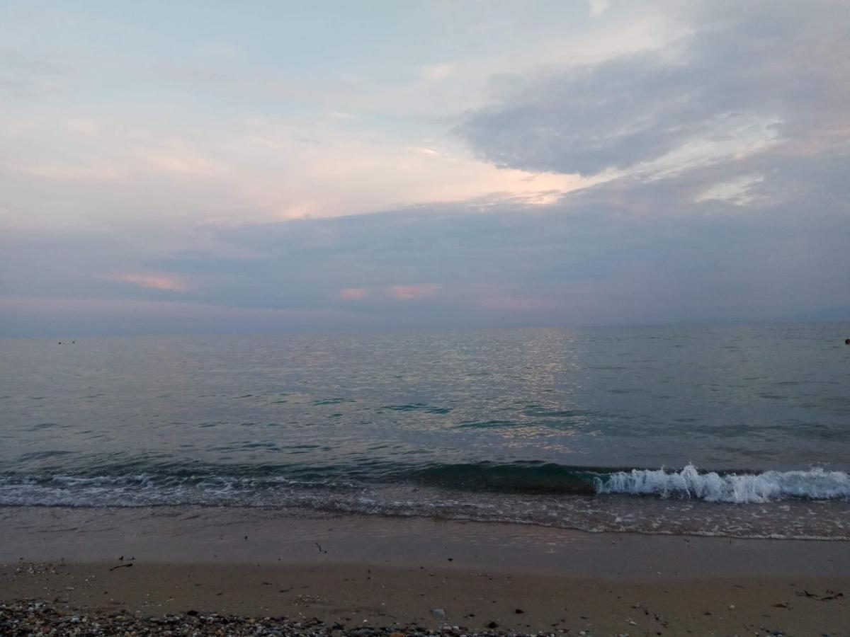 Right Across The Sea Βίλα Nea Kallikrateia Εξωτερικό φωτογραφία