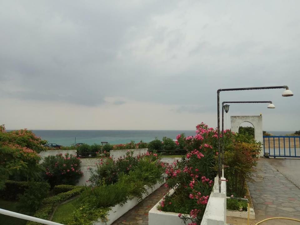 Right Across The Sea Βίλα Nea Kallikrateia Εξωτερικό φωτογραφία